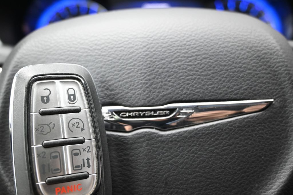 Used 2024 Chrysler Pacifica Touring-L FWD image 44