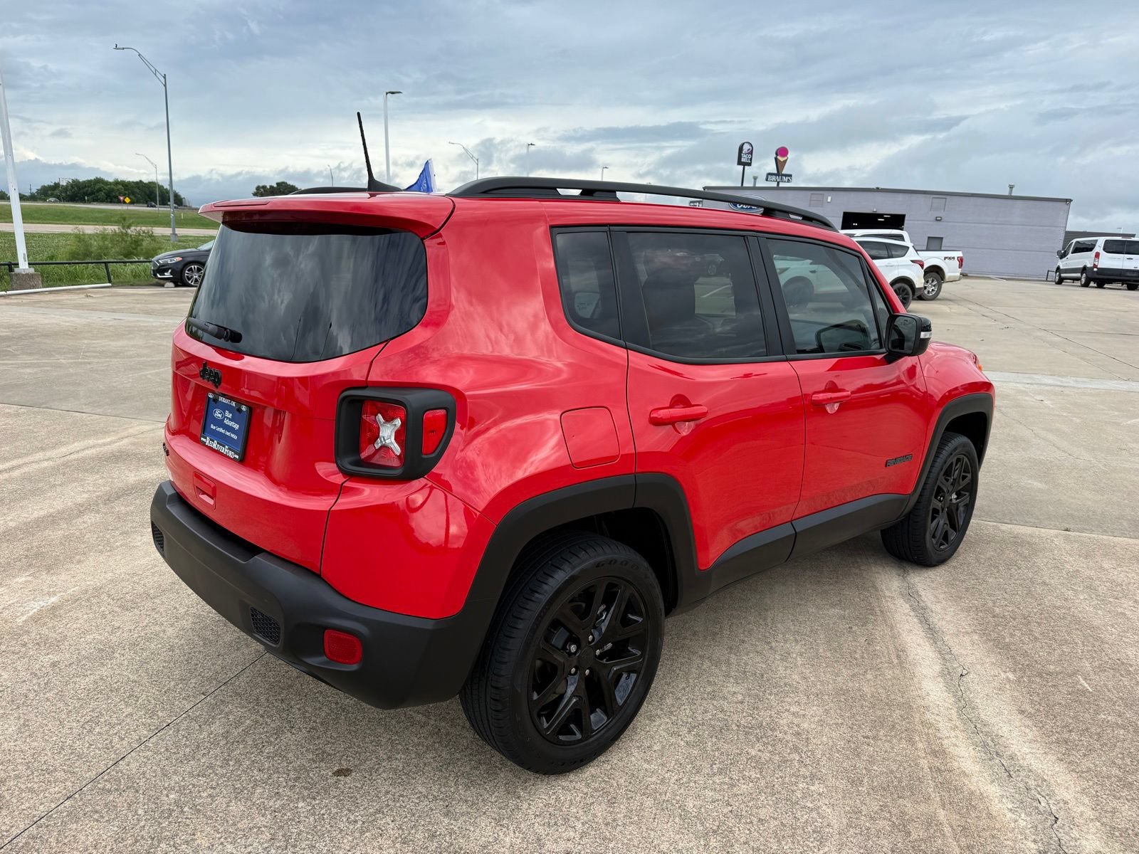 Used 2023 Jeep Renegade Altitude AWD/4WD image 5