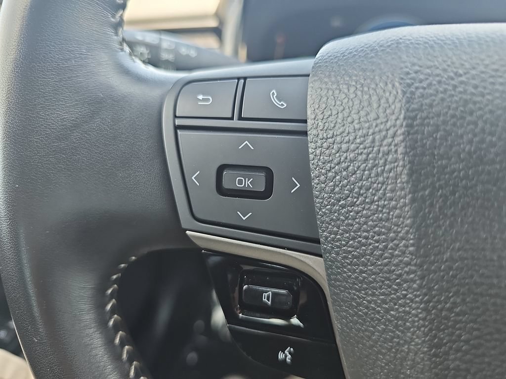 Used 2025 Toyota Camry SE FWD image 16