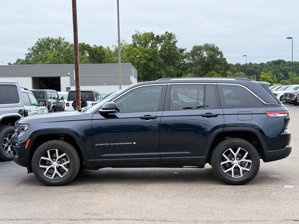 Used 2023 Jeep Grand Cherokee Limited AWD/4WD image 42