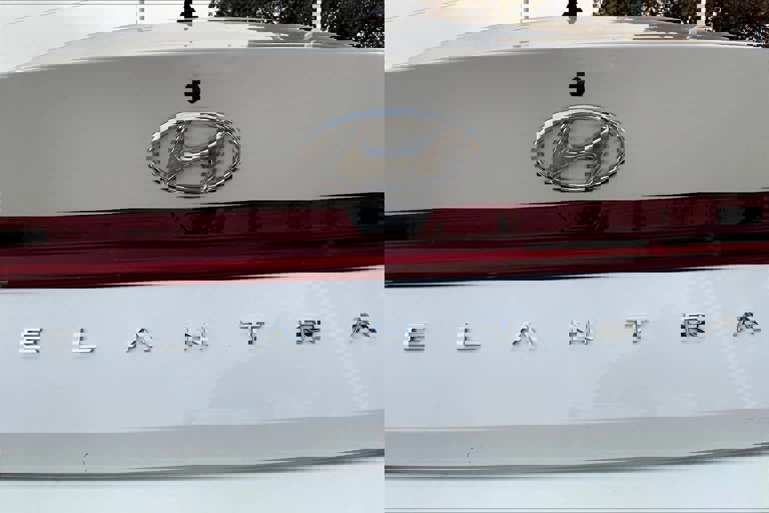 Used 2023 Hyundai Elantra Limited image 30