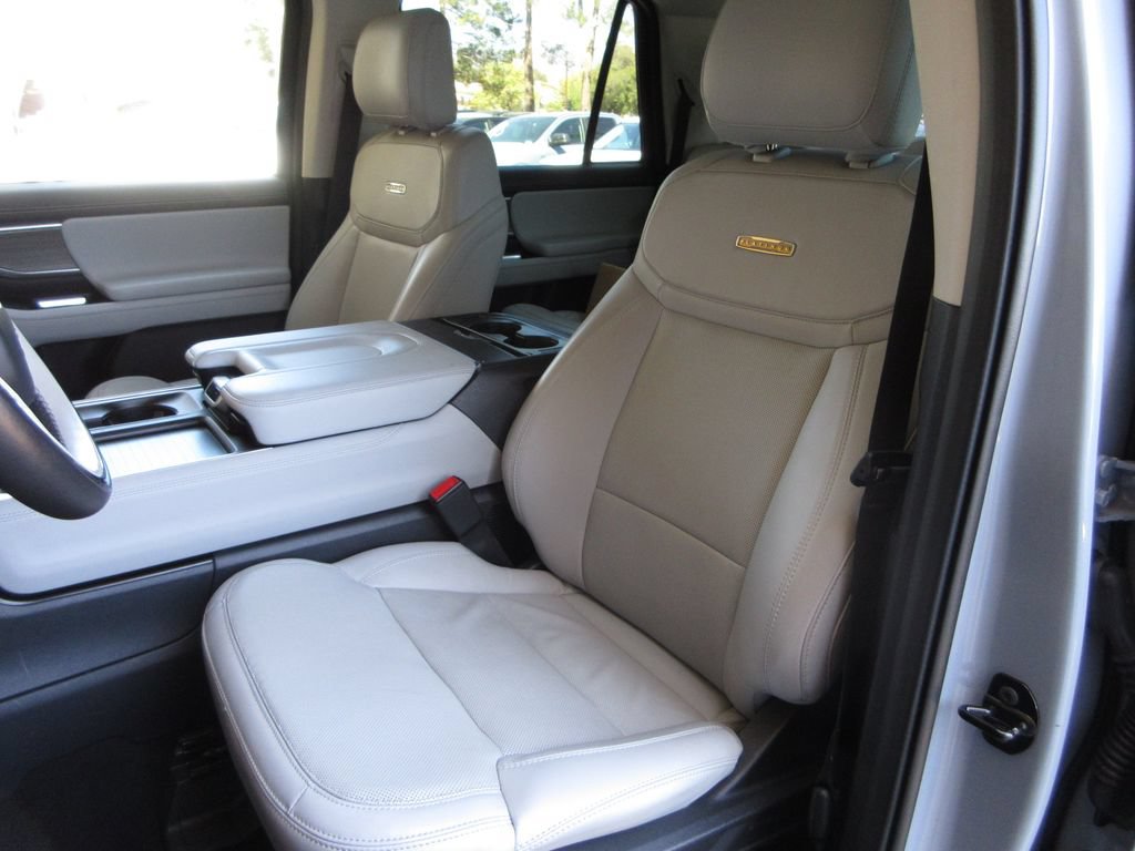 Certified 2025 Ford Expedition Max Platinum w/ Driver's Package AWD/4WD image 11