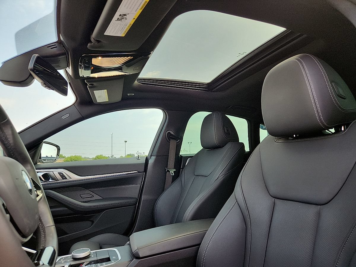 Used 2025 BMW 430i w/ Premium Package RWD image 7