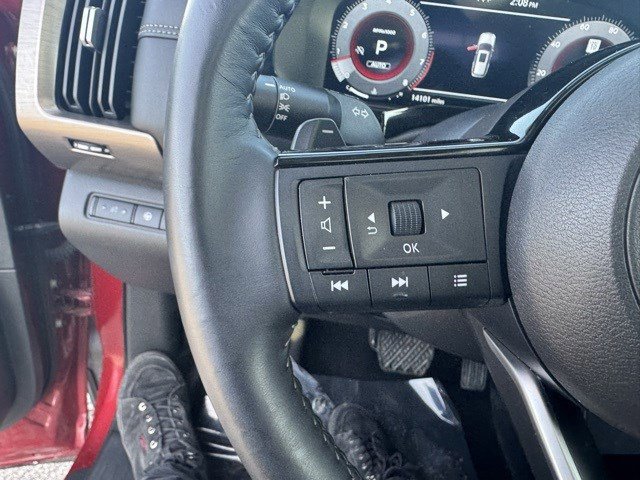 Used 2024 Nissan Pathfinder Platinum w/ Cargo Package image 16