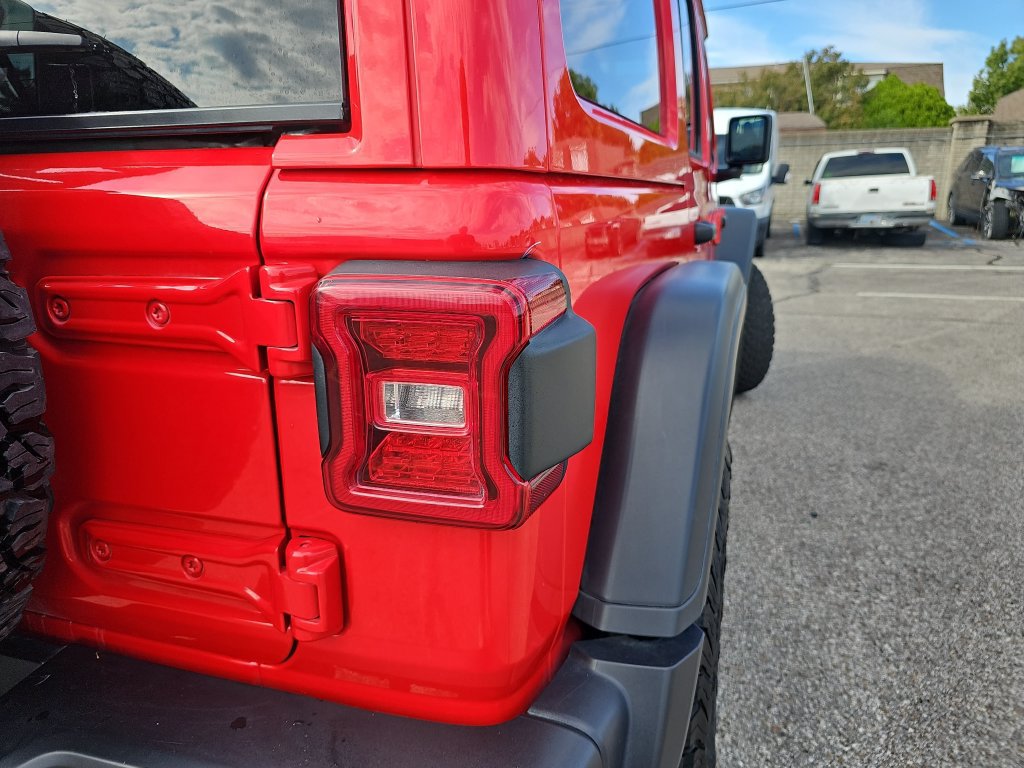 Used 2025 Jeep Wrangler Unlimited Rubicon AWD/4WD image 34