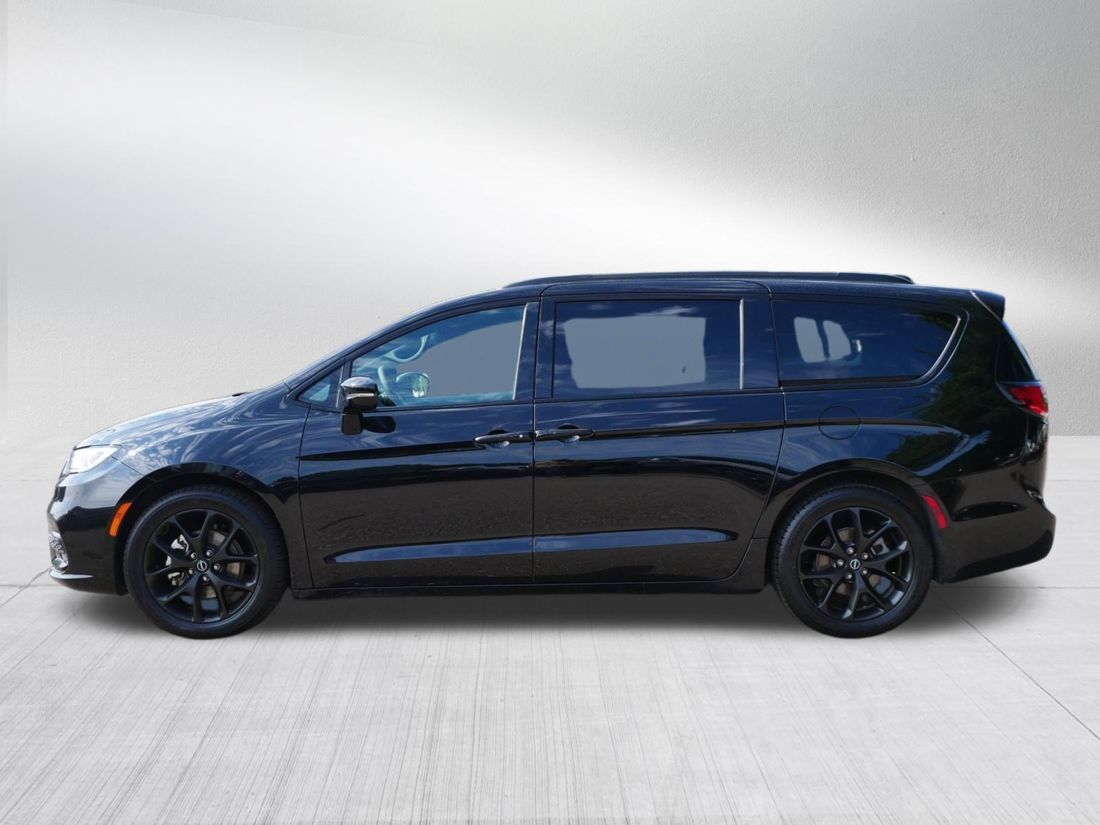 Used 2026 Chrysler Pacifica Limited w/ S Appearance Package FWD image 4
