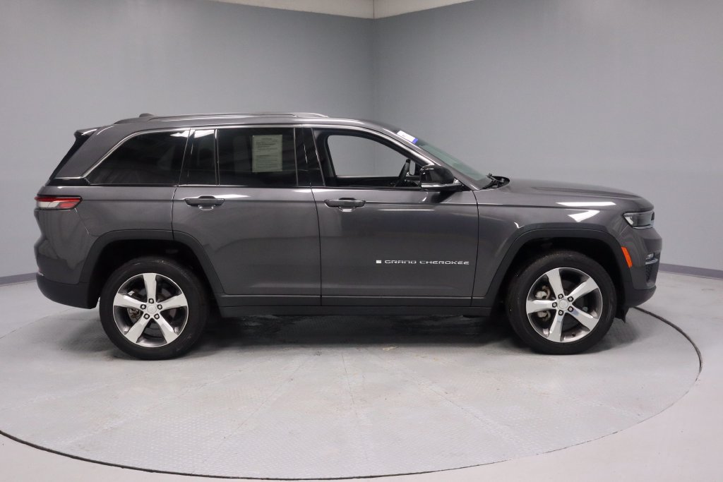 Used 2024 Jeep Grand Cherokee Limited AWD/4WD image 13