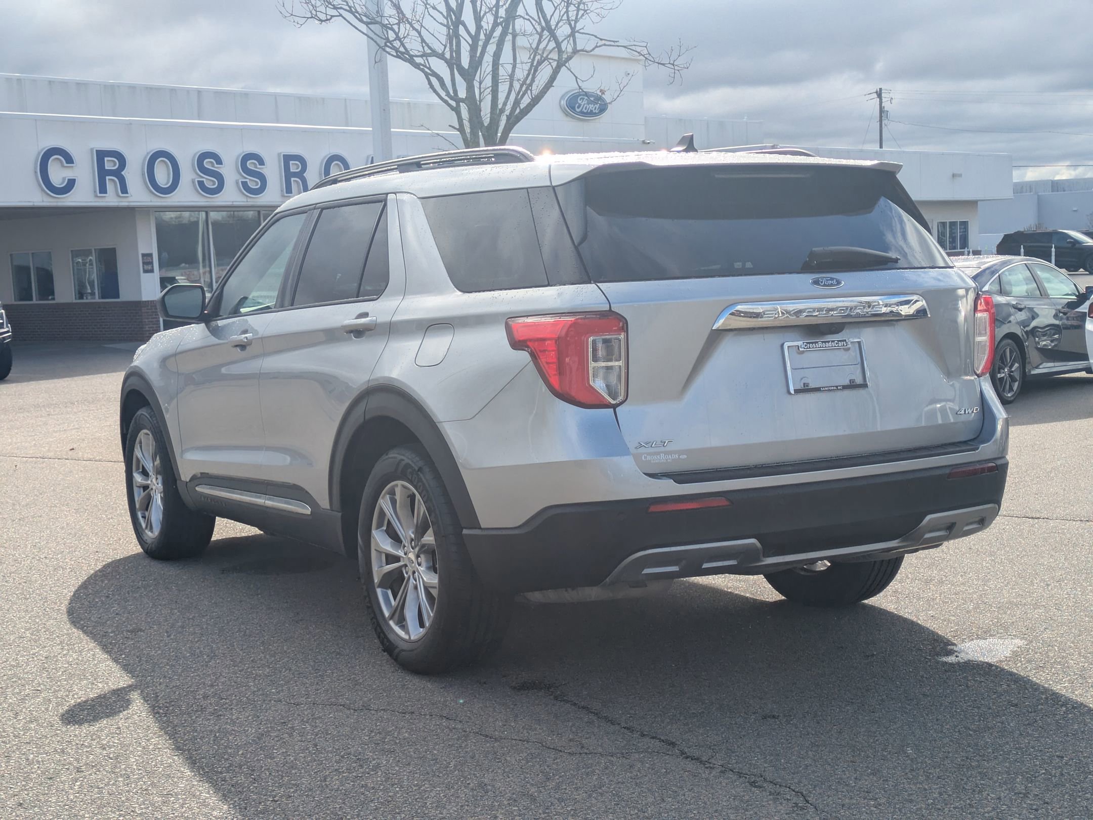 Certified 2022 Ford Explorer XLT w/ Equipment Group 202A image 3