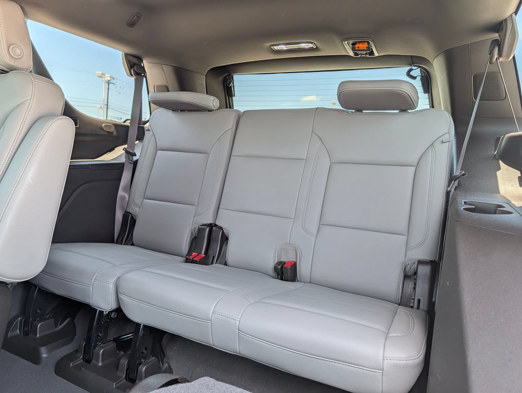 Used 2022 Chevrolet Tahoe Z71 w/ Z71 Off-Road Package AWD/4WD image 13