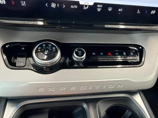Certified 2025 Ford Expedition Active AWD/4WD image 34