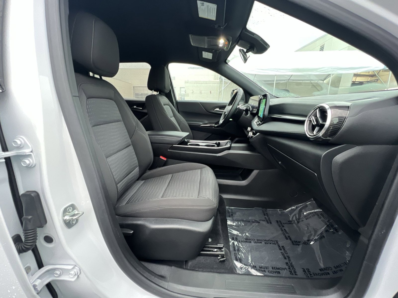 Used 2025 Chevrolet Equinox LT FWD image 34