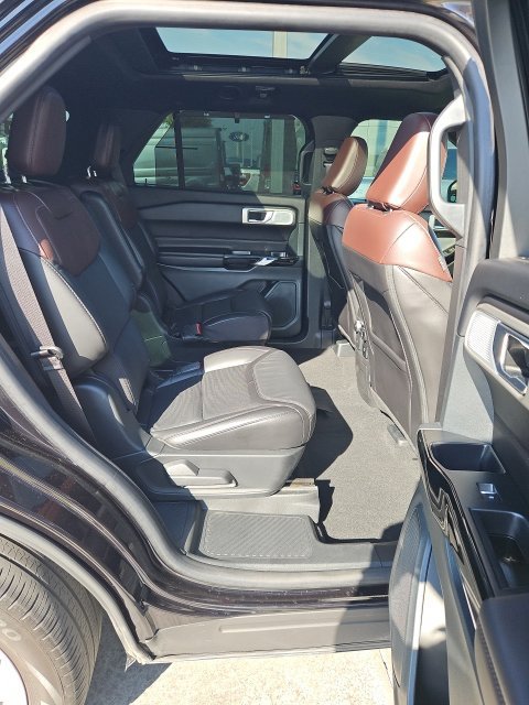 Certified 2023 Ford Explorer Platinum w/ Technology Package AWD/4WD image 10