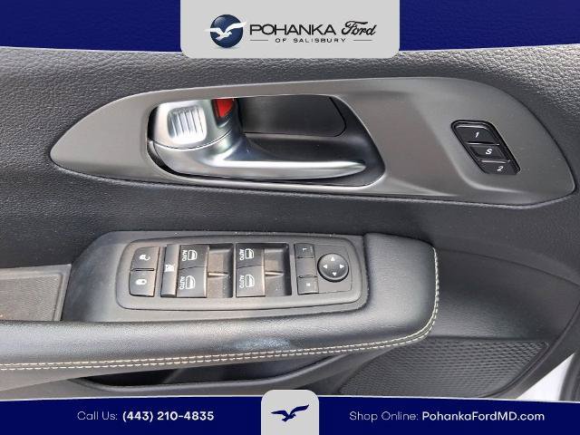 Used 2025 Chrysler Pacifica Select FWD image 10