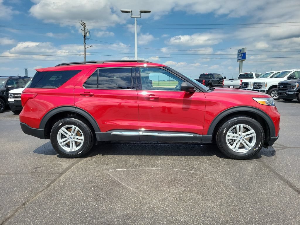 Certified 2023 Ford Explorer XLT w/ Equipment Group 202A AWD/4WD image 3