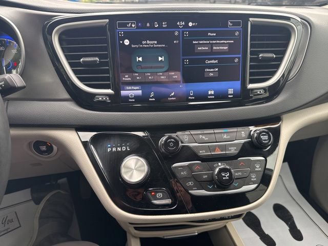 Used 2023 Chrysler Pacifica Touring-L FWD image 20