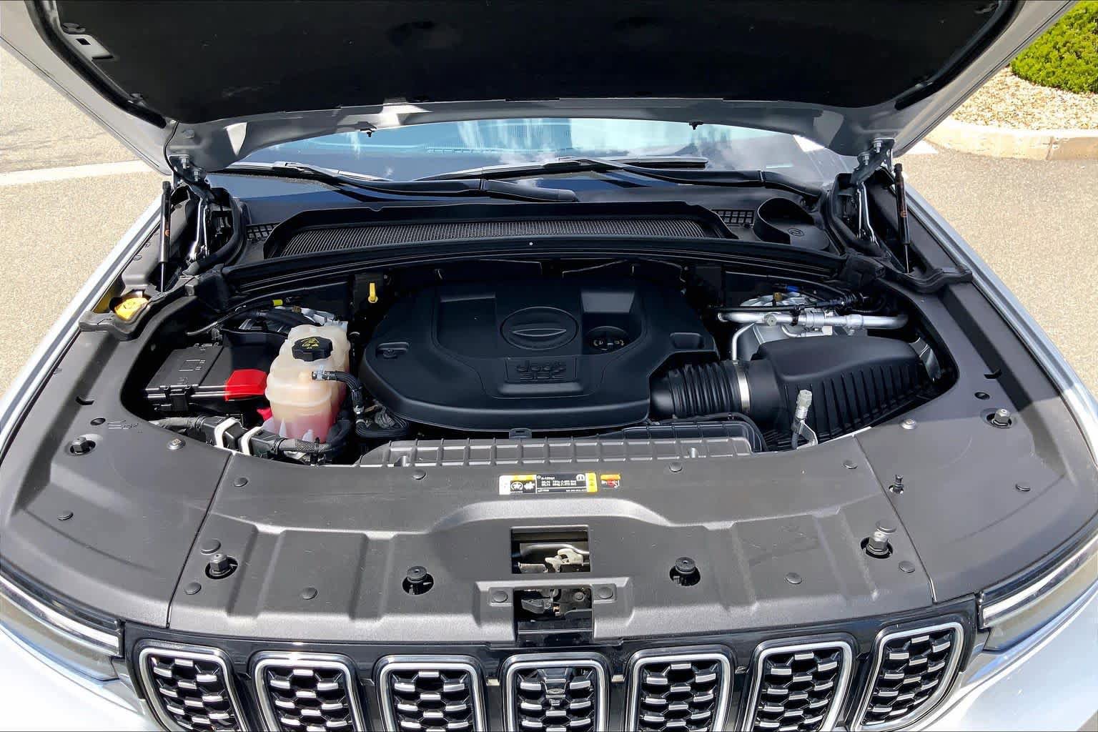 Used 2023 Jeep Grand Cherokee L Summit w/ Luxury Tech Group V AWD/4WD image 32