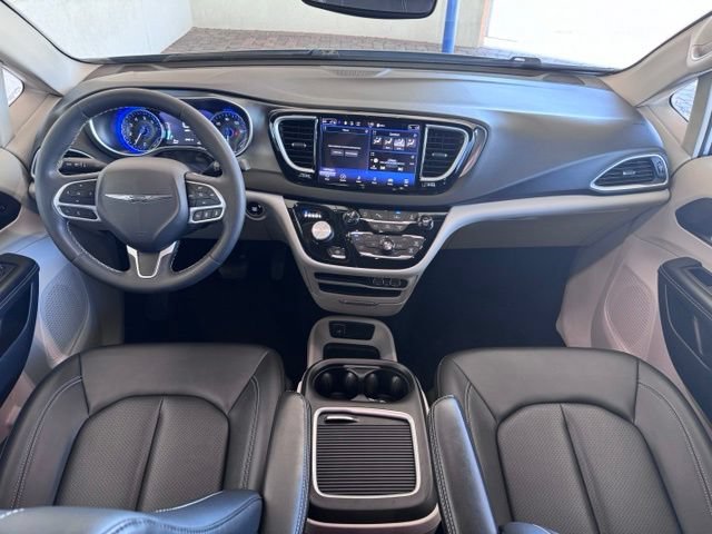 Used 2024 Chrysler Pacifica Touring-L FWD image 13
