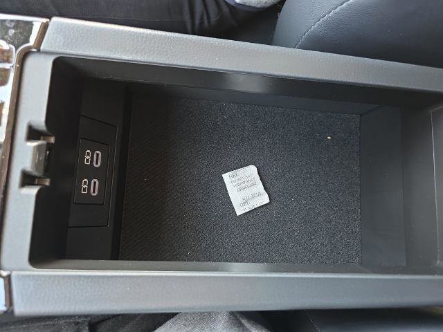 Used 2025 Toyota Prius Plug-In Hybrid w/ Limited Premium Package FWD image 37