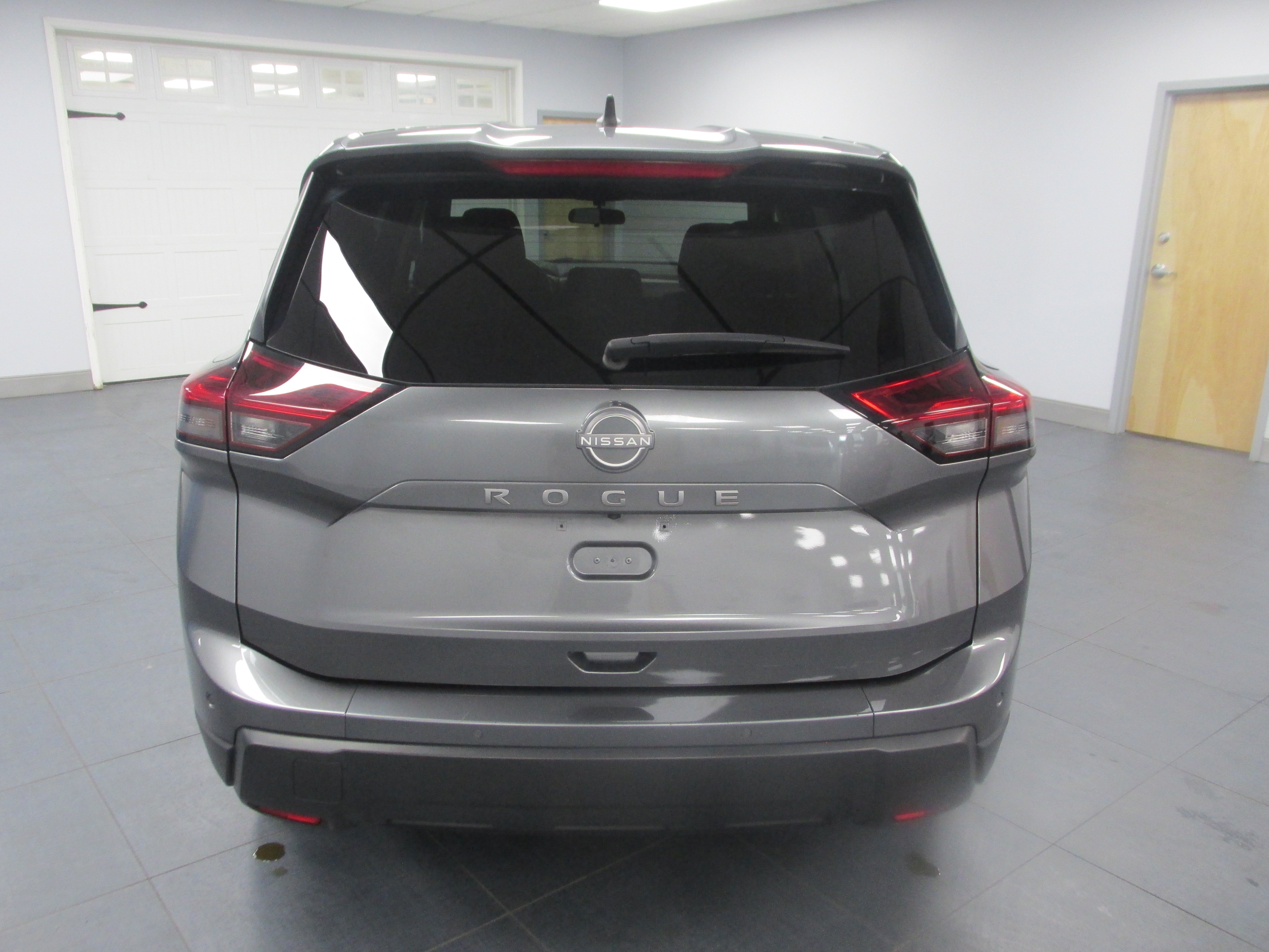Used 2024 Nissan Rogue S FWD image 6