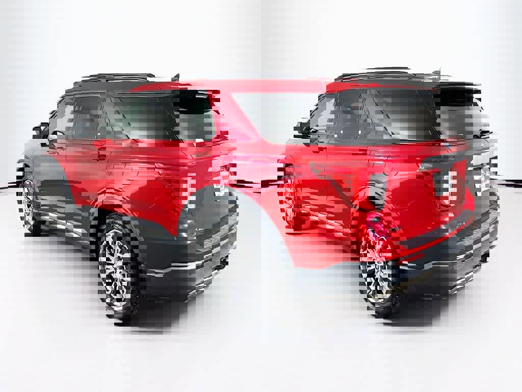 Certified 2022 Ford Explorer XLT w/ Equipment Group 202A image 3