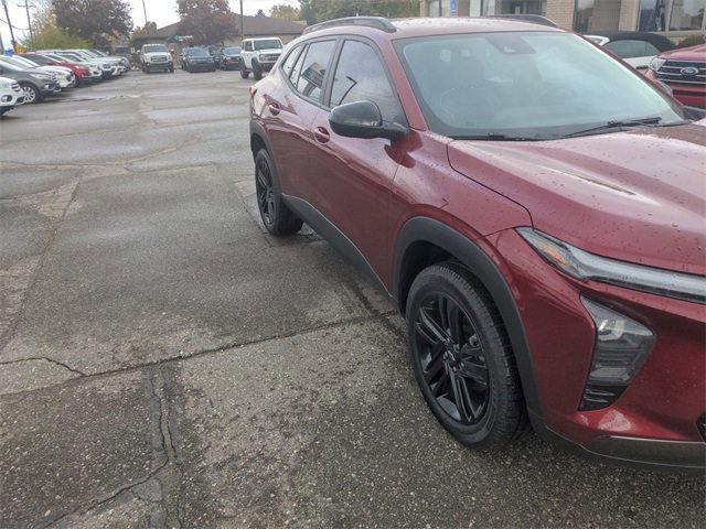 Used 2024 Chevrolet Trax ACTIV w/ Driver Confidence Package image 3