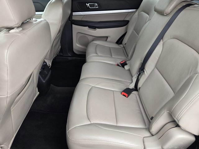 Certified 2018 Ford Explorer FWD image 28