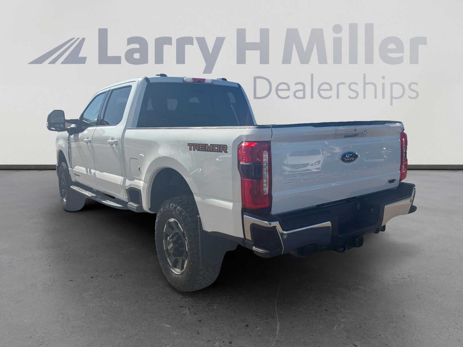 Certified 2023 Ford F250 Lariat w/ Tremor Off-Road Package image 3