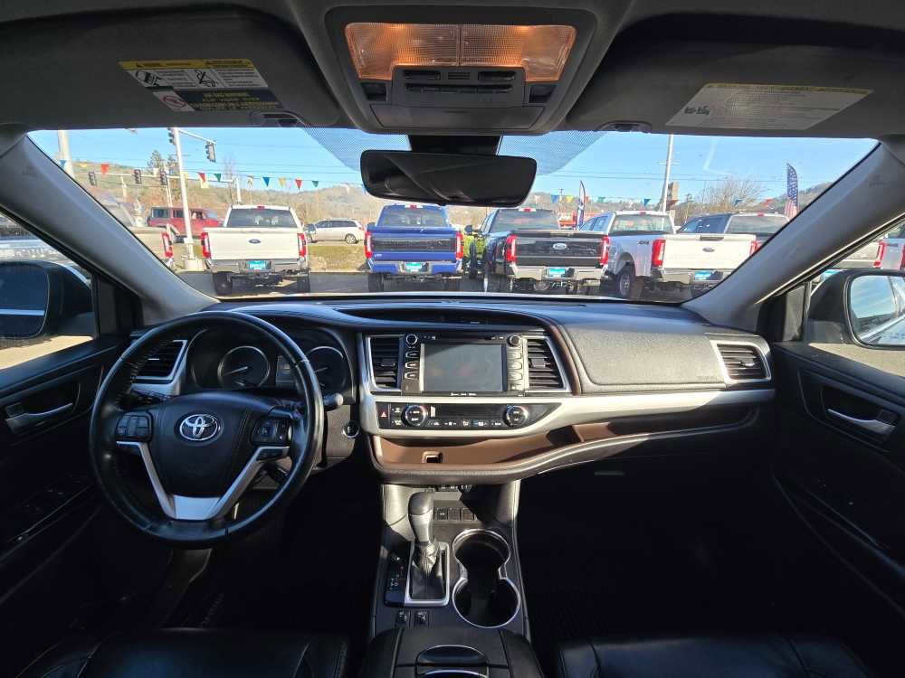 Used 2018 Toyota Highlander XLE image 14