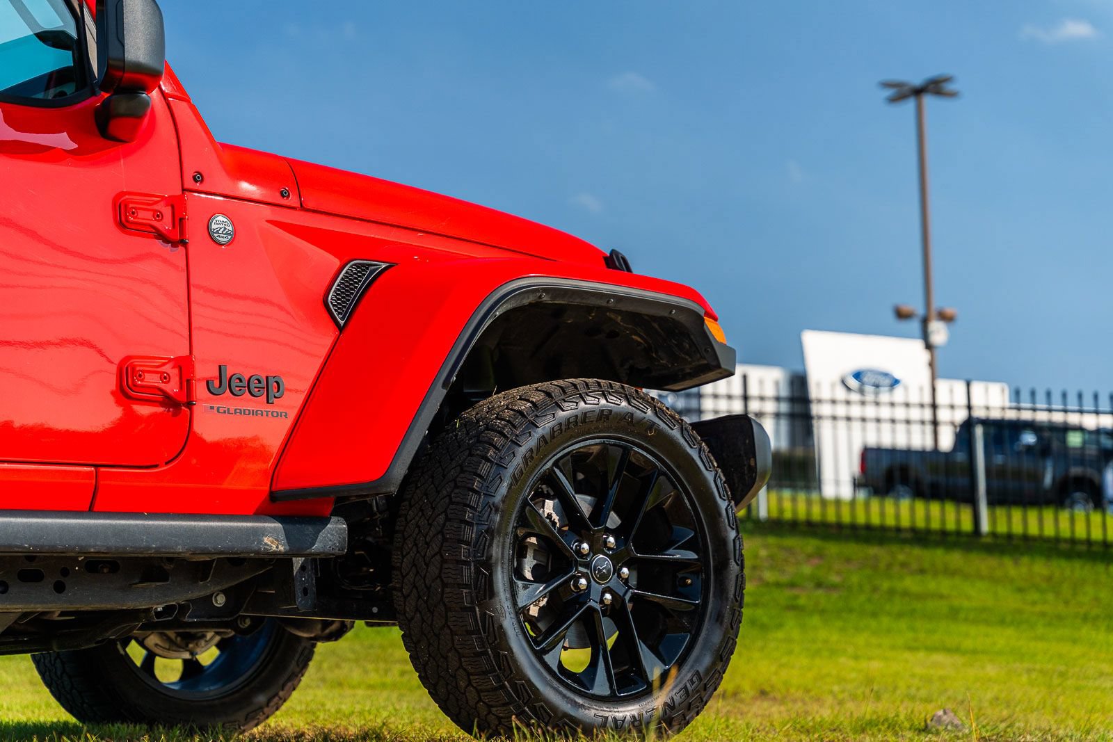 Used 2024 Jeep Gladiator Sport AWD/4WD image 2