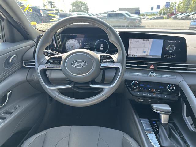 Used 2025 Hyundai Elantra SEL FWD image 38