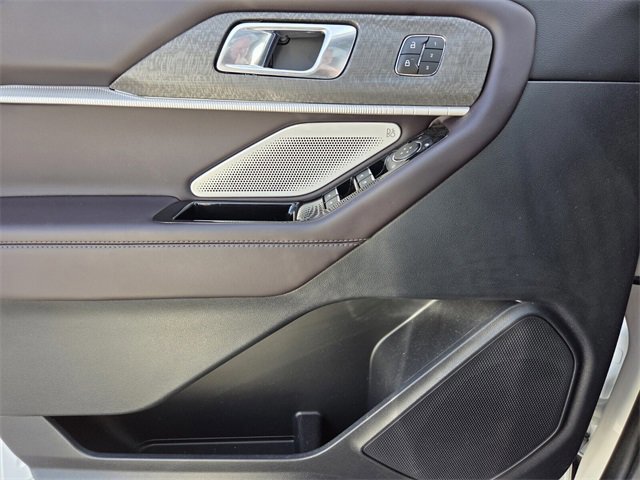 Certified 2025 Ford Explorer Platinum image 27