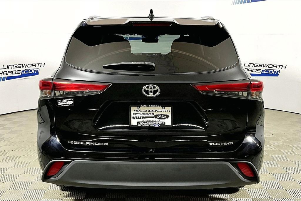 Used 2021 Toyota Highlander XLE AWD/4WD image 4