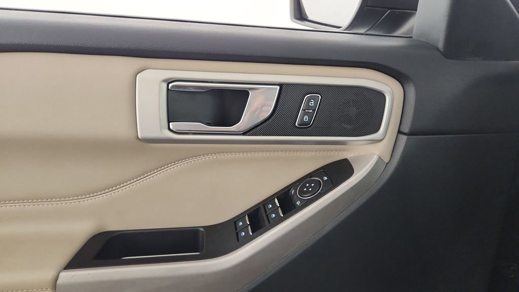 Certified 2022 Ford Explorer XLT w/ Equipment Group 202A image 16