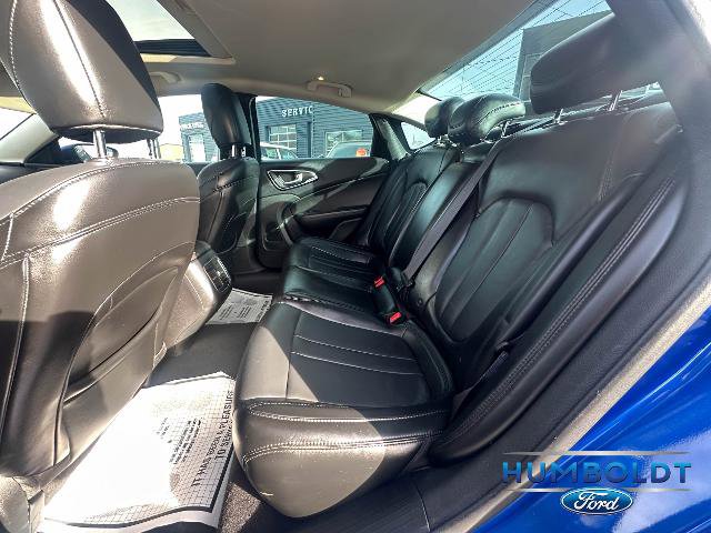 Used 2017 Chrysler 200 Limited Platinum w/ Comfort & Convenience Group image 30