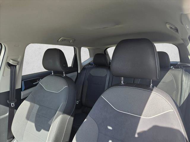 Used 2024 Volkswagen Taos SE FWD image 16
