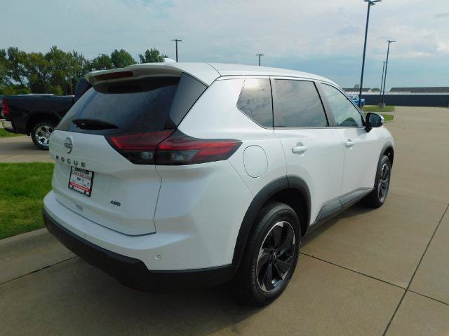 Used 2026 Nissan Rogue SV AWD/4WD image 8