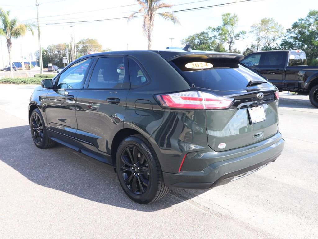 Certified 2024 Ford Edge SE w/ Black Appearance Package image 3