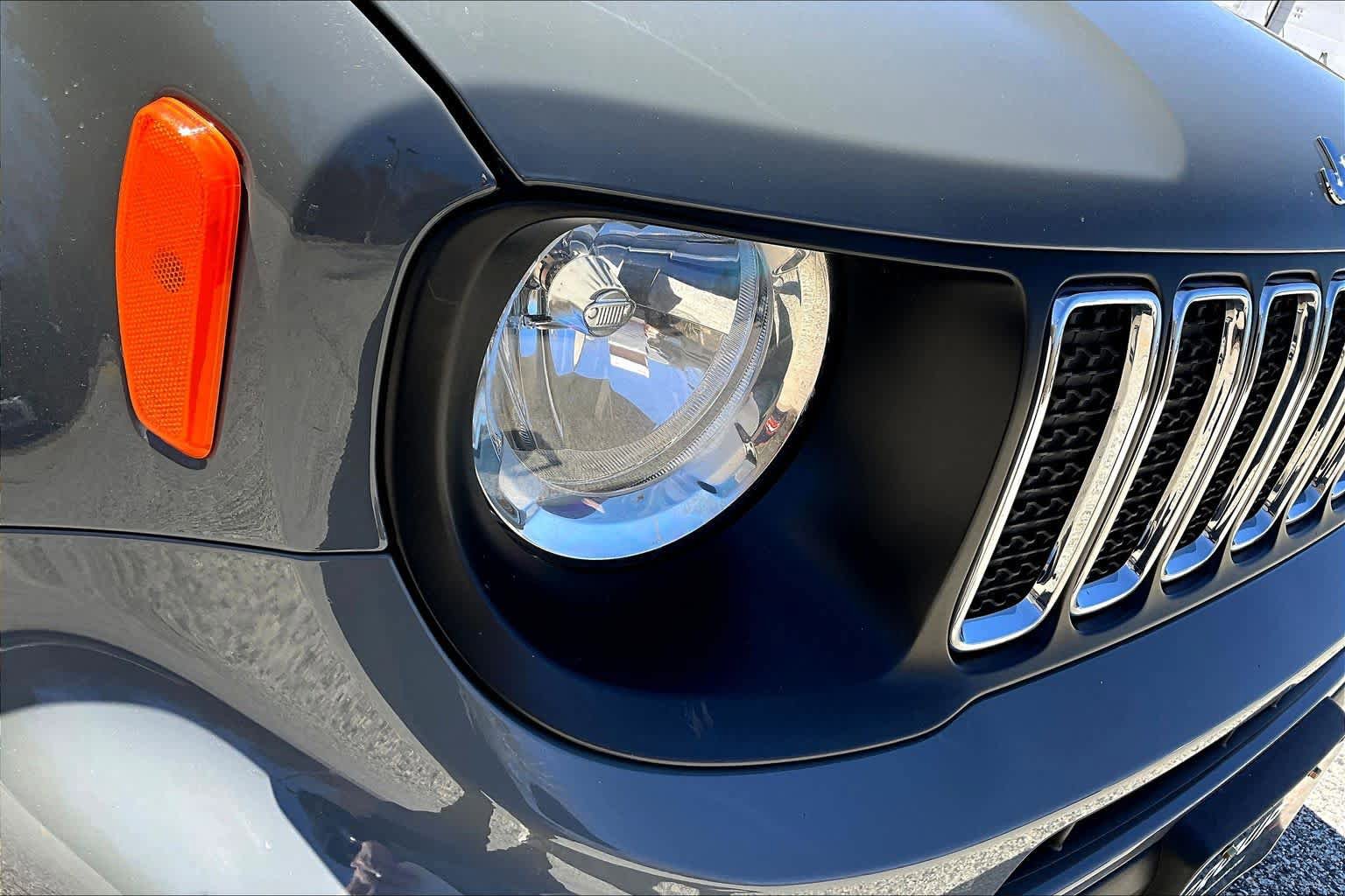 Used 2020 Jeep Renegade Latitude w/ Cold Weather Group AWD/4WD image 27