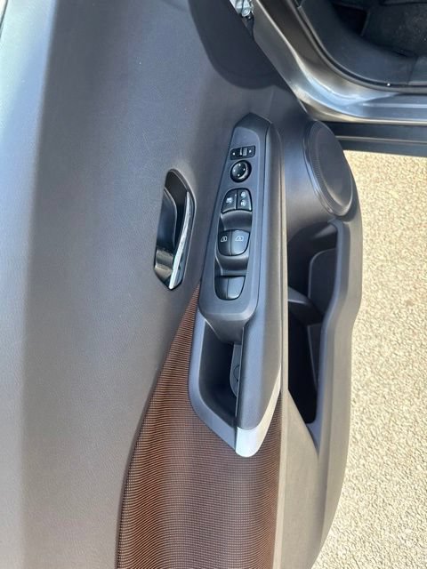 Used 2024 Nissan Kicks SR FWD image 17