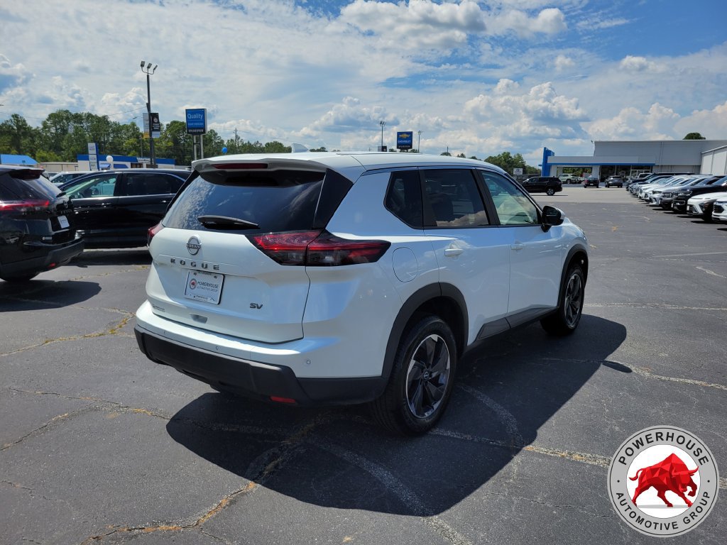 Used 2024 Nissan Rogue SV FWD image 6