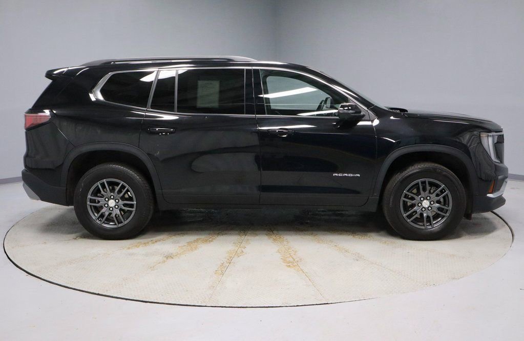 Used 2025 GMC Acadia Elevation image 7