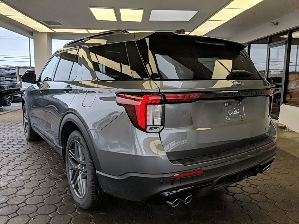 Certified 2025 Ford Explorer ST image 5