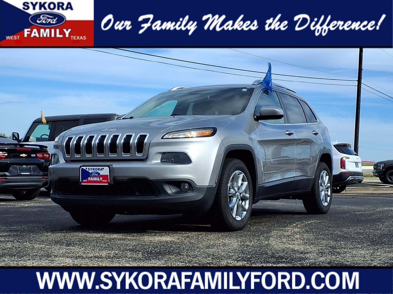 Used 2017 Jeep Cherokee Latitude FWD image 1