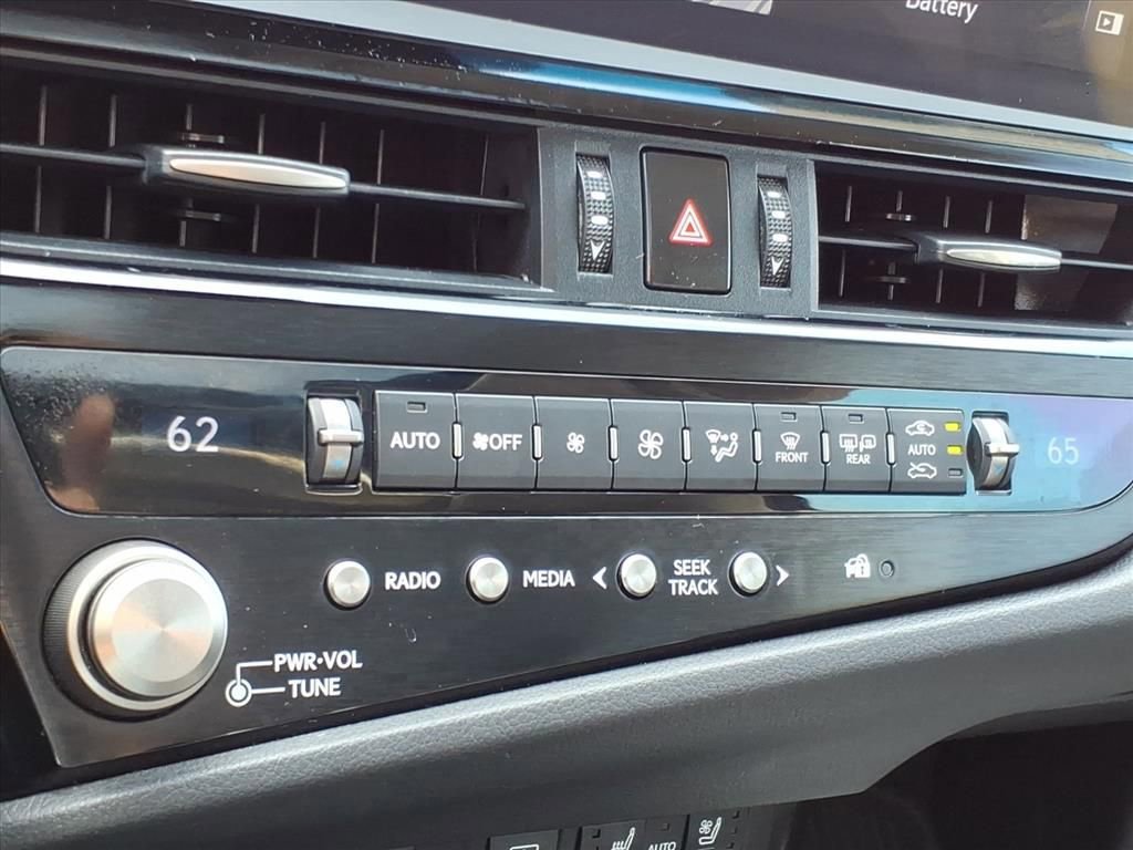 Used 2022 Lexus ES 300h Ultra Luxury w/ Accessory Package 2 image 21