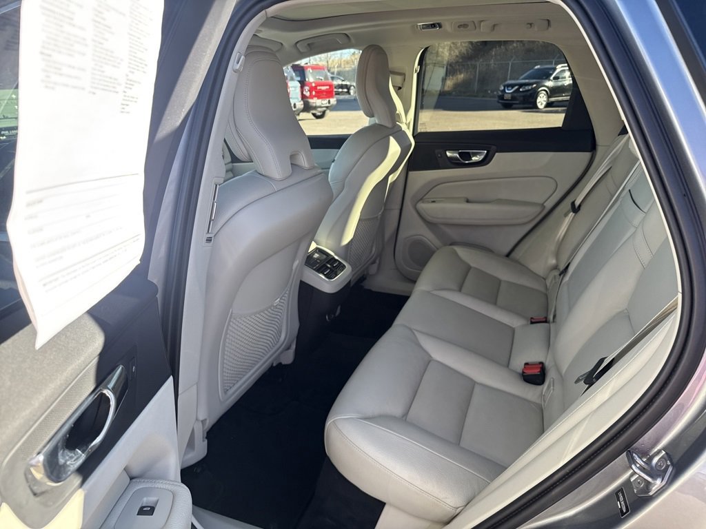 Used 2019 Volvo XC60 T5 Inscription image 18
