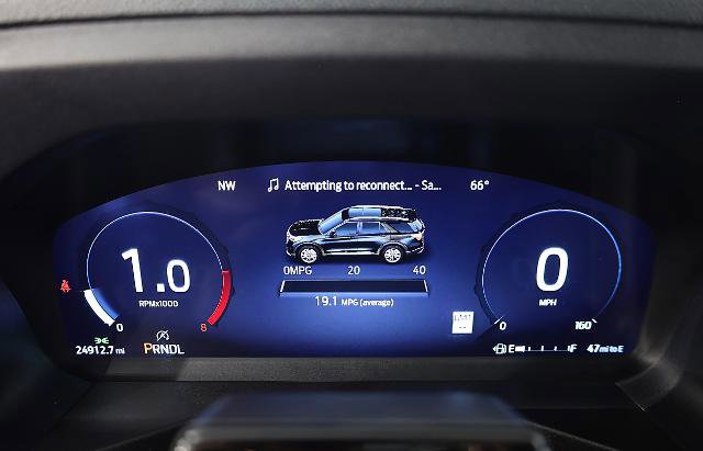 Certified 2025 Ford Explorer Platinum w/ Ultimate Package image 15