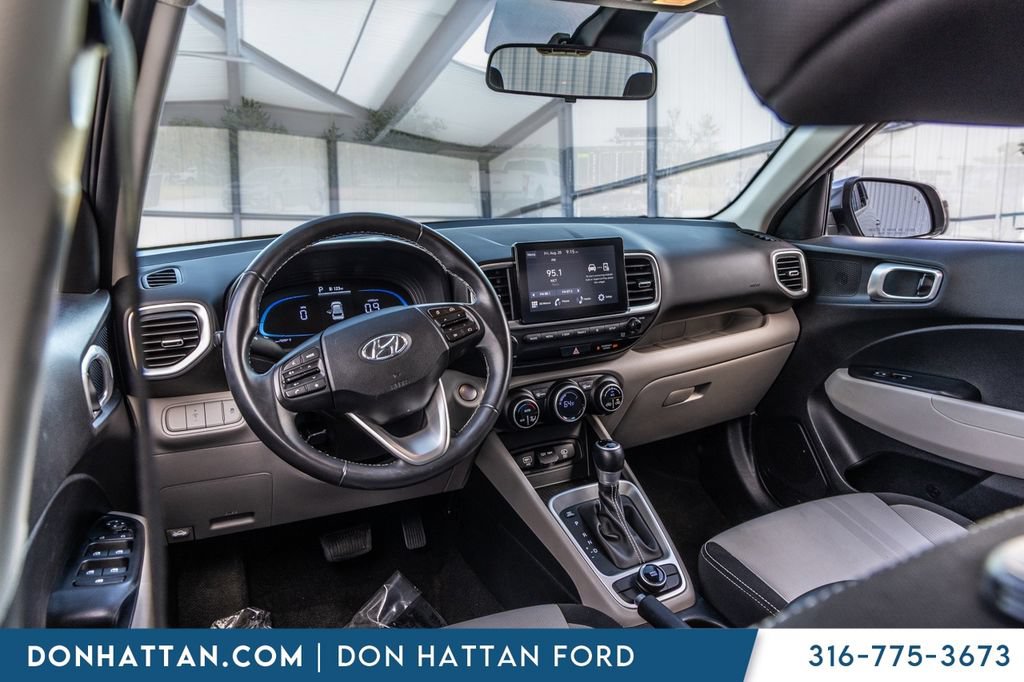 Used 2025 Hyundai Venue SEL FWD image 17