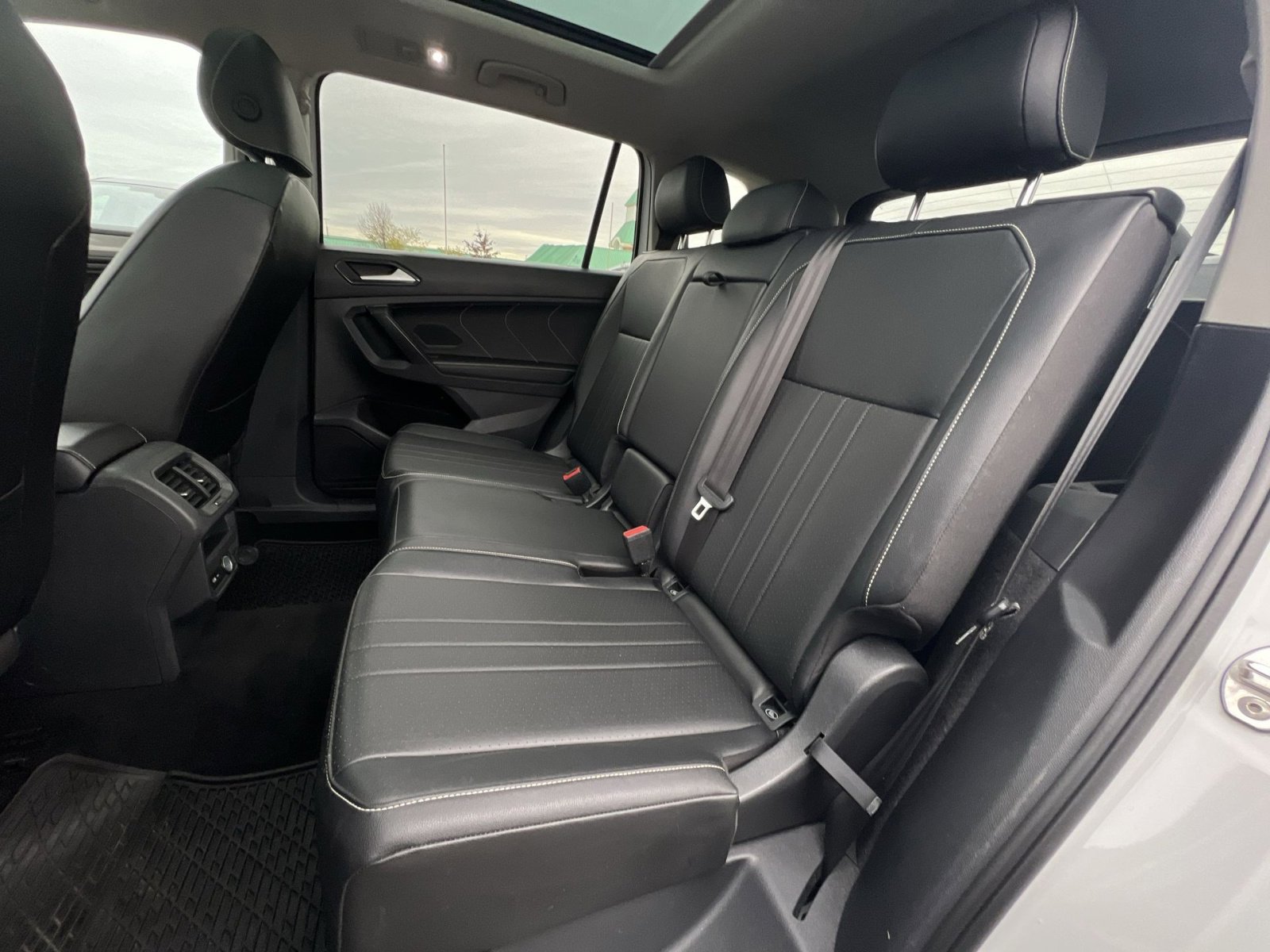 Used 2022 Volkswagen Tiguan SE image 24