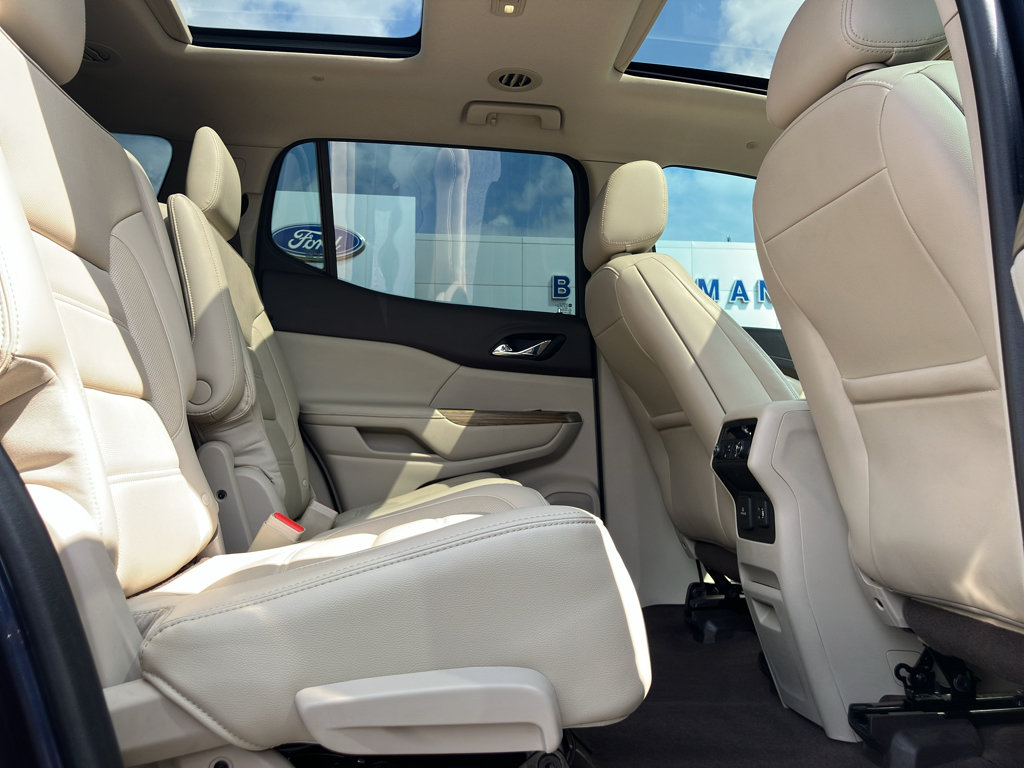 Used 2019 GMC Acadia Denali w/ Technology Package AWD/4WD image 32