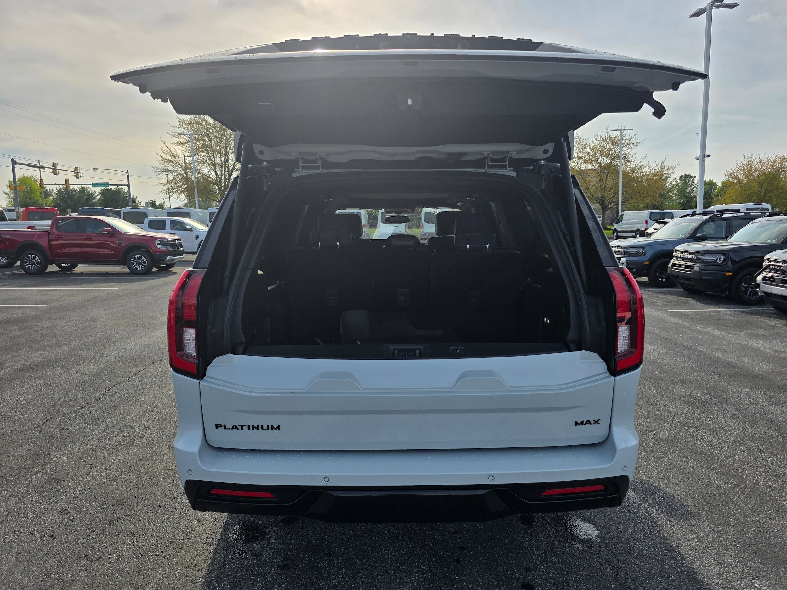 Certified 2025 Ford Expedition Max Platinum w/ Stealth Appearance Package AWD/4WD image 9